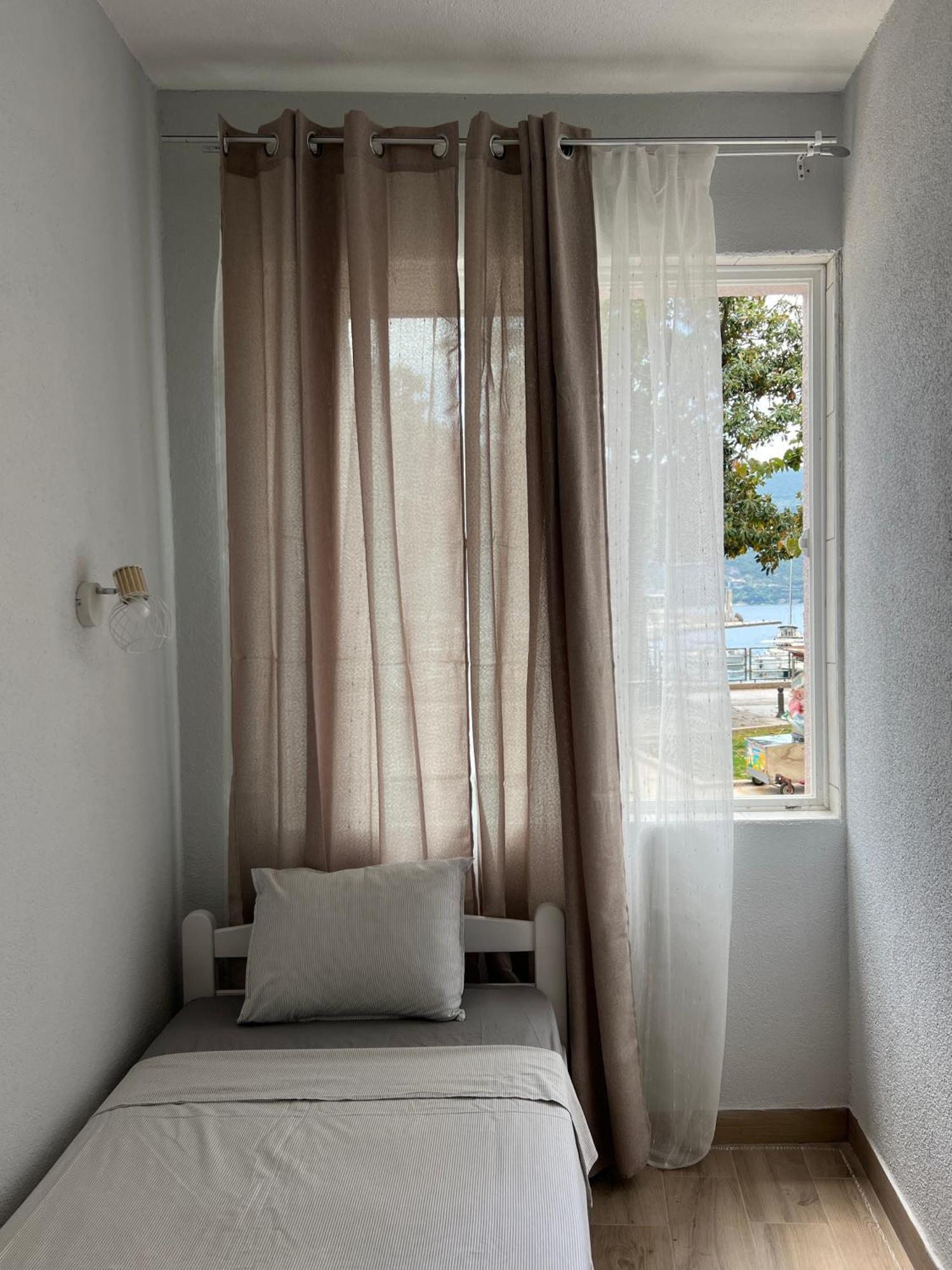Apartments Astoria Hn Herceg Novi Exterior foto